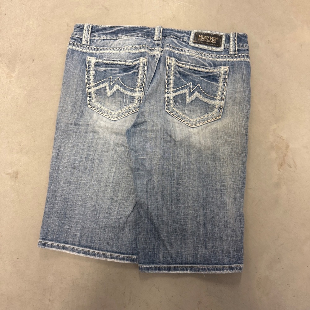 Miss Me Easy Bermuda Denim Shorts Mens 33 Blue Distressed JE1015EM2 Light Wash